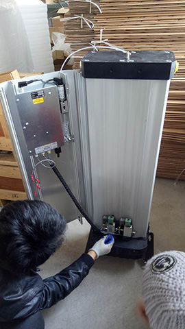 打開英國進(jìn)口SR模塊化吸干機(jī)前控制面板