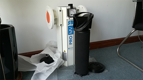 法蘭連接的Walker醫用真空除菌過濾器和拆開的內部濾芯